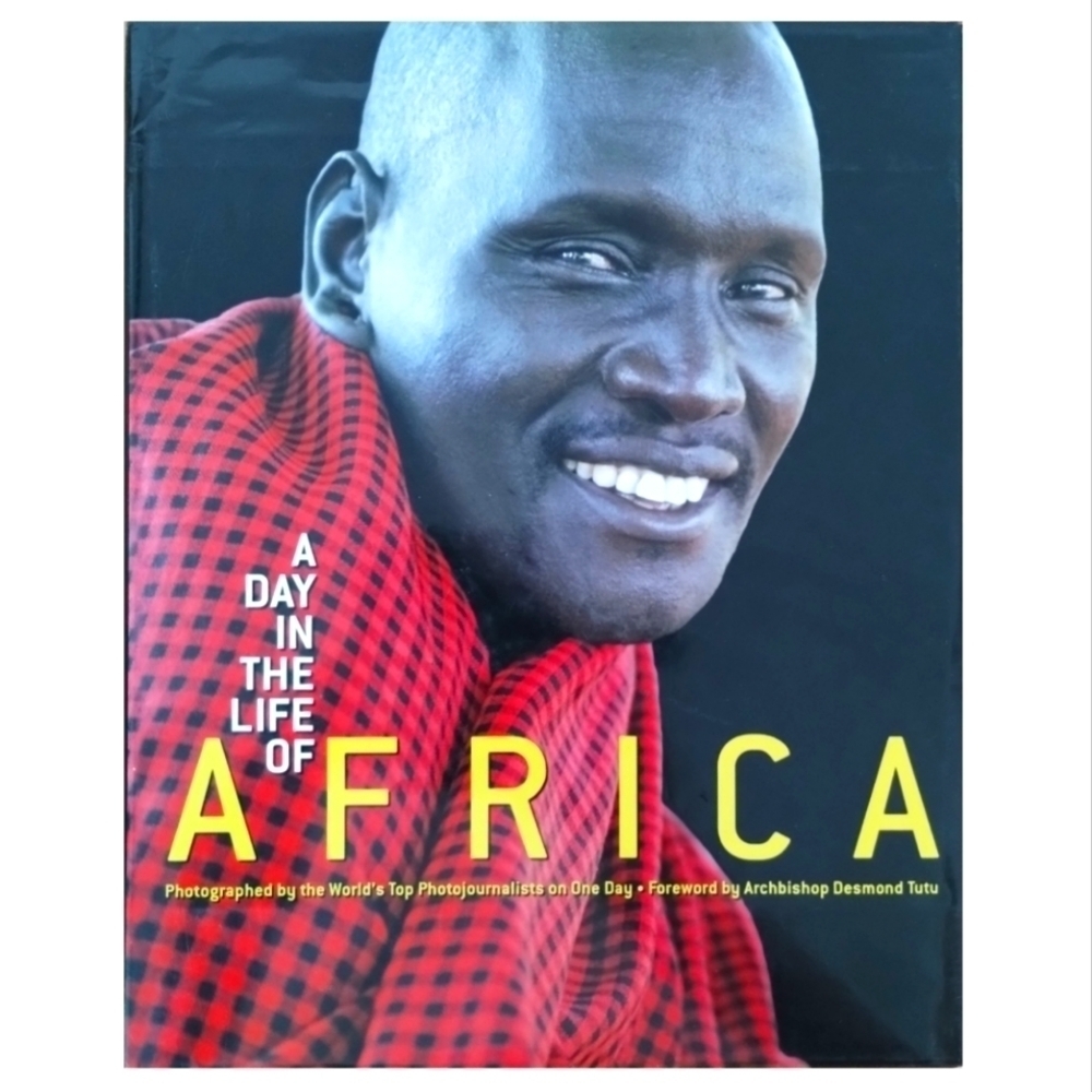 2002 First Edition 'A Day In the Life of Africa' Coffee Table Book